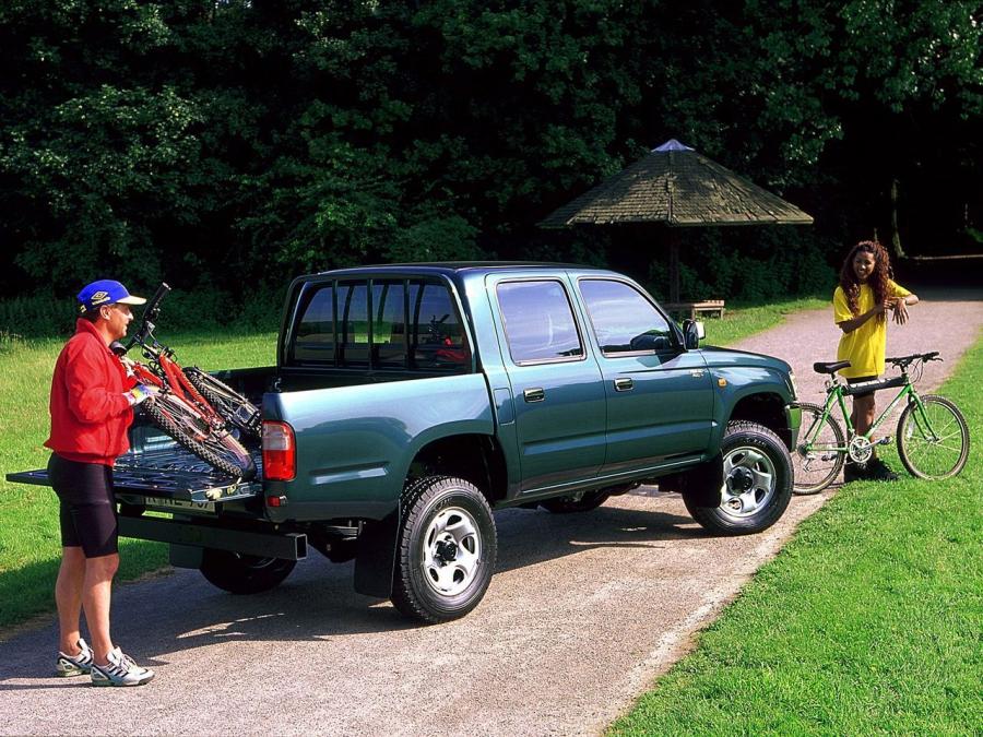  Toyota Hilux Double Cab 1997 года  (фото 2 из 10)